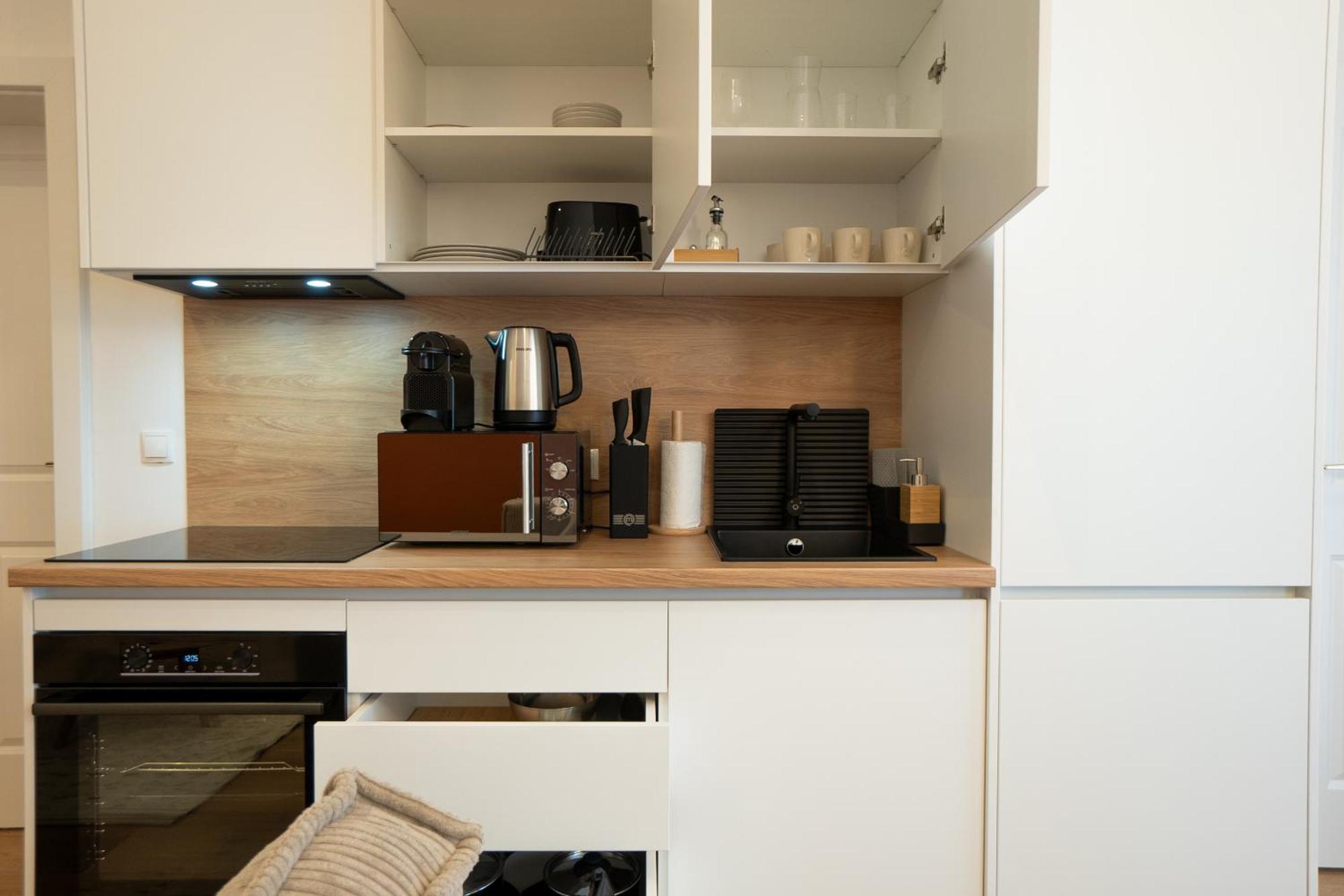 Bright, Modern And Flat With A Terrace Apartment Wien